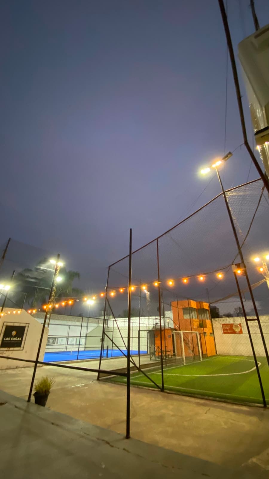 Vista exterior de las canchas de Las Cañas